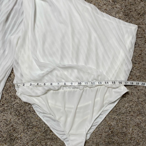 Curvy Sense White One Shoulder Bodysuit Size 1x - Picture 4 of 9